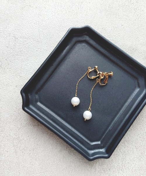 tone（トーン）の「Cherie+Chambre/Pearl Long Earring（イヤリング・レディース・ホワイト/アイボリー・FREE）」の2枚目の写真