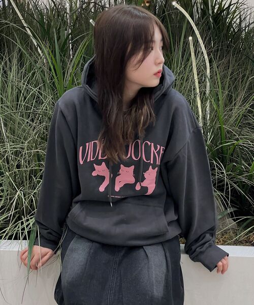 Video Jockey（ビデオジョッキー）の「ニャンニャンニャン フードパーカー [チャコール/ピンク]（パーカー・レディース・その他・S/M/L/XL）」の2枚目の写真