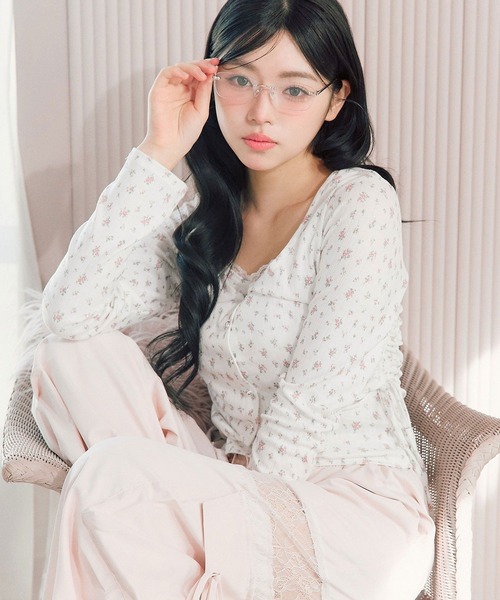 OLIVE des OLIVE（オリーブデオリーブ）の「カーデレイヤードトップス（Tシャツ/カットソー・レディース・ブラック/アイボリー/オフホワイト・FREE）」の2枚目の写真