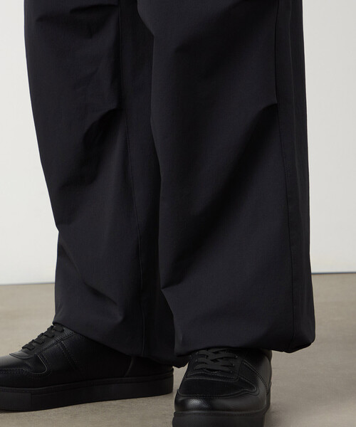 COMME CA ISM(コムサイズム)の「ナイロンストレッチ二重織 パラシュートパンツ(その他パンツ・メンズ・ブラック・LARGE/MEDIUM/SMALL)」の13枚目の写真