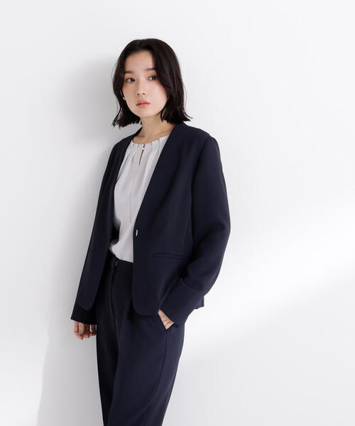 NATURAL BEAUTY BASIC（ナチュラルビューティーベーシック）の「◇ドビーツイル SETUP ノーカラージャケット（ノーカラージャケット・レディース・グレイッシュベージュ/ネイビー・SMALL/MEDIUM/LARGE）」の21枚目の写真