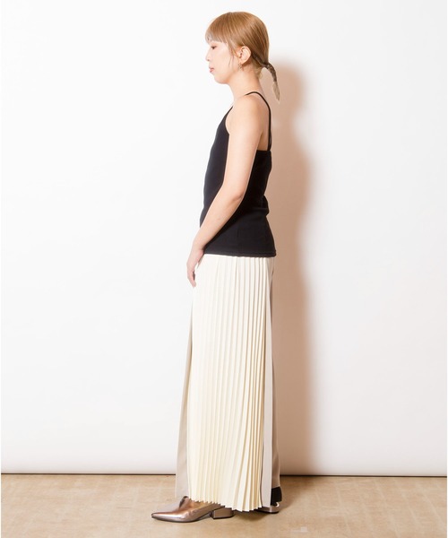 OSMOSIS(オズモーシス)の「アシンメトリーテレコキャミソール(キャミソール・レディース・ブラック/アイボリー/チャコール/ネイビー・ONE SIZE)」の17枚目の写真