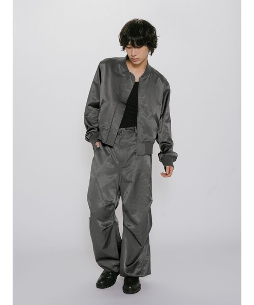 MIDIUMISOLID(ミディウミソリッド)の「MIDIUMISOLID Men’s ブリーチサテンパラシュートパンツ(その他パンツ・メンズ・ブラック/カーキ・48)」の2枚目の写真