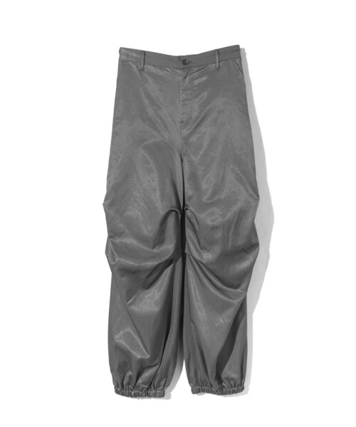 MIDIUMISOLID(ミディウミソリッド)の「MIDIUMISOLID Men’s ブリーチサテンパラシュートパンツ(その他パンツ・メンズ・ブラック/カーキ・48)」の3枚目の写真