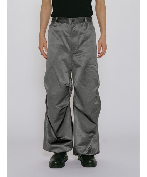 MIDIUMISOLID(ミディウミソリッド)の「MIDIUMISOLID Men’s ブリーチサテンパラシュートパンツ(その他パンツ・メンズ・ブラック/カーキ・48)」の10枚目の写真