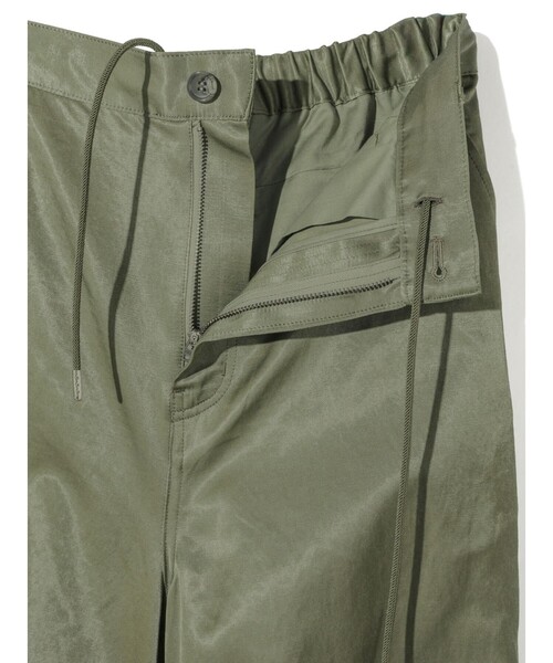 MIDIUMISOLID(ミディウミソリッド)の「MIDIUMISOLID Men’s ブリーチサテンパラシュートパンツ(その他パンツ・メンズ・ブラック/カーキ・48)」の15枚目の写真