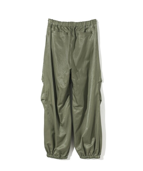 MIDIUMISOLID(ミディウミソリッド)の「MIDIUMISOLID Men’s ブリーチサテンパラシュートパンツ(その他パンツ・メンズ・ブラック/カーキ・48)」の19枚目の写真