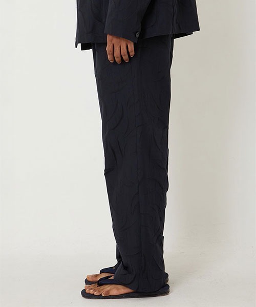 BLUE BLUE JAPAN（ブルーブルージャパン）の「タテメブキ トラウザーズ（その他パンツ・メンズ・ダークネイビー・M/XL/S/L）」の3枚目の写真