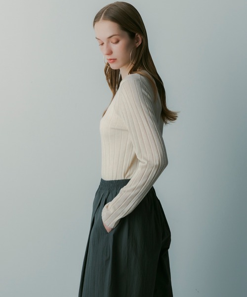 SERENO(セレーノ)の「ヘンリーネックトップス(Tシャツ/カットソー・レディース・ライトグレー/ベージュ・ONESIZE)」の10枚目の写真