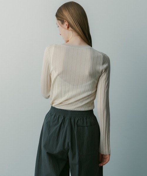 SERENO(セレーノ)の「ヘンリーネックトップス(Tシャツ/カットソー・レディース・ライトグレー/ベージュ・ONESIZE)」の11枚目の写真
