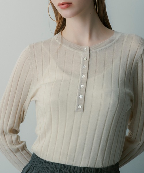 SERENO(セレーノ)の「ヘンリーネックトップス(Tシャツ/カットソー・レディース・ライトグレー/ベージュ・ONESIZE)」の14枚目の写真
