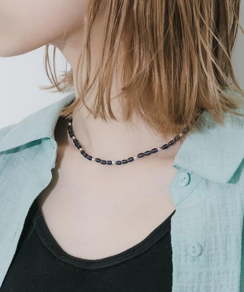 SMELLY（スメリー）の「クリアカラーオーバルビーズネックレス（ネックレス・レディース・ブルー系その他・-）」の3枚目の写真