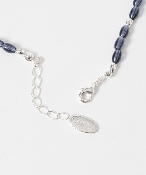 SMELLY（スメリー）の「クリアカラーオーバルビーズネックレス（ネックレス・レディース・ブルー系その他・-）」の2枚目の写真