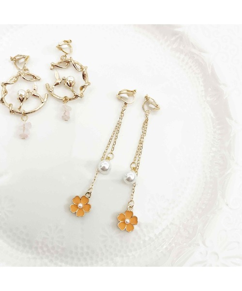 tone(トーン)の「【88eighty-eight】ピンク桜&アンティーク小鳥イヤリング2点セット【import】(MA)(イヤリング・レディース・ゴールド・FREE)」の2枚目の写真
