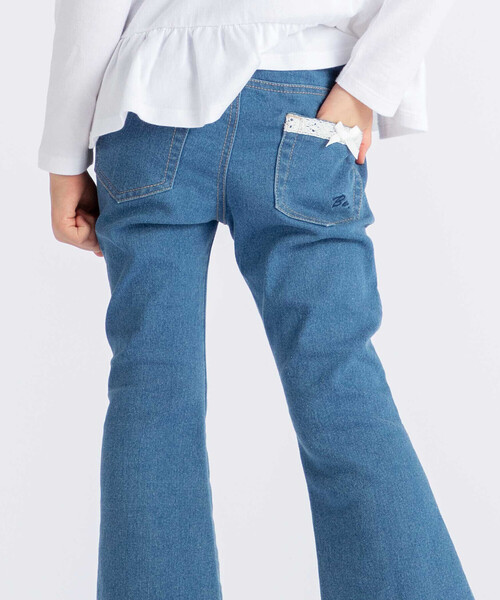 BeBe（ベベ）の「ジョグデニムフレアロングパンツ（デニムパンツ・キッズ・ピンク/ブルー・140cm/130cm/150cm/120cm/110cm）」の5枚目の写真