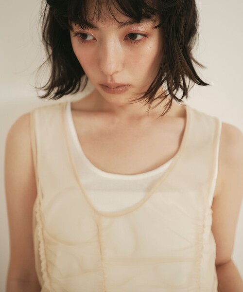 EMMEL REFINES(エメルリファインズ)の「<EMMEL REFINES>EM フリルギャザー チュールレイヤー ノースリーブ(Tシャツ/カットソー・レディース・ライトグレー/クリーム・FREE)」の1枚目の写真