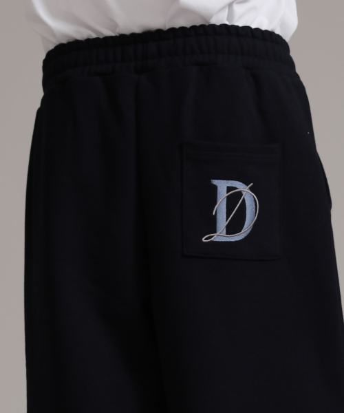 DEVELOVE(デヴローブ)の「クラシック刺繍ロゴワイドジョガーパンツ_ネイビー(スウェットパンツ・メンズ・ネイビー・L/XL/M)」の3枚目の写真
