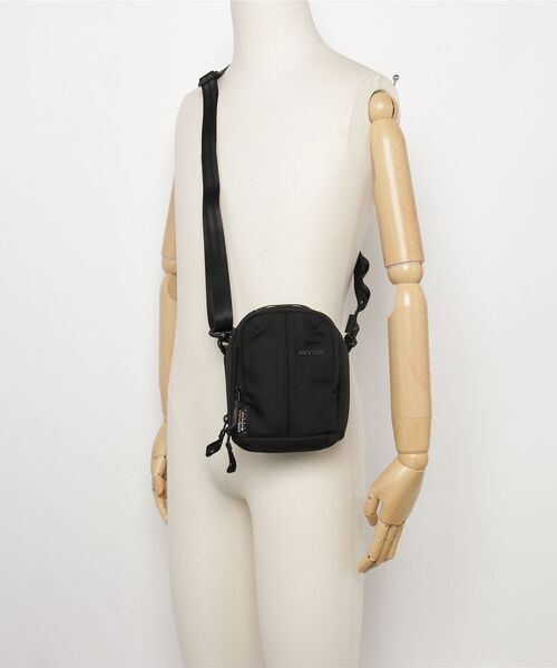 incase(インケース)の「INCO250011-BLK Incase Tracks Small Shoulder Pouch(ショルダーバッグ・メンズ・ブラック・ONE SIZE)」の14枚目の写真