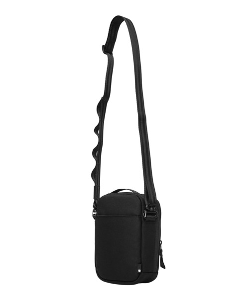 incase(インケース)の「INCO250011-BLK Incase Tracks Small Shoulder Pouch(ショルダーバッグ・メンズ・ブラック・ONE SIZE)」の5枚目の写真