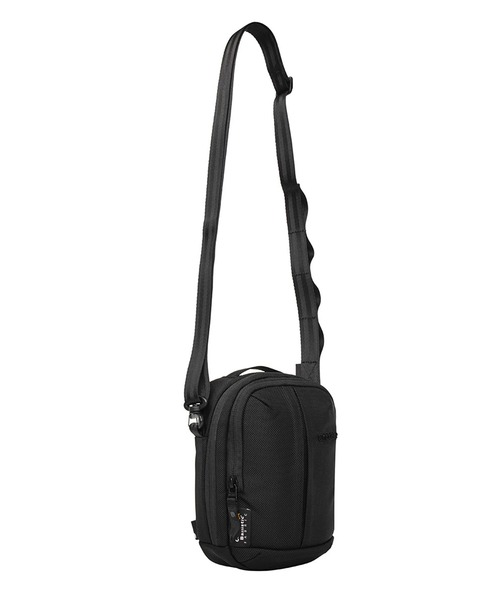 incase(インケース)の「INCO250011-BLK Incase Tracks Small Shoulder Pouch(ショルダーバッグ・メンズ・ブラック・ONE SIZE)」の7枚目の写真