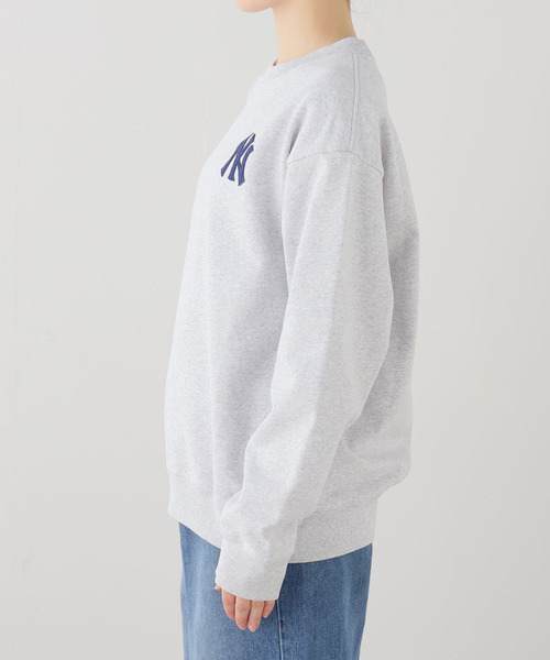 journal standard L'essage（ジャーナルスタンダードレサージュ）の「【SPORTY&RICH】Heritage Yankees Serif Crewneck：スウェット（スウェット・レディース・チャコールグレー・SMALL）」の2枚目の写真