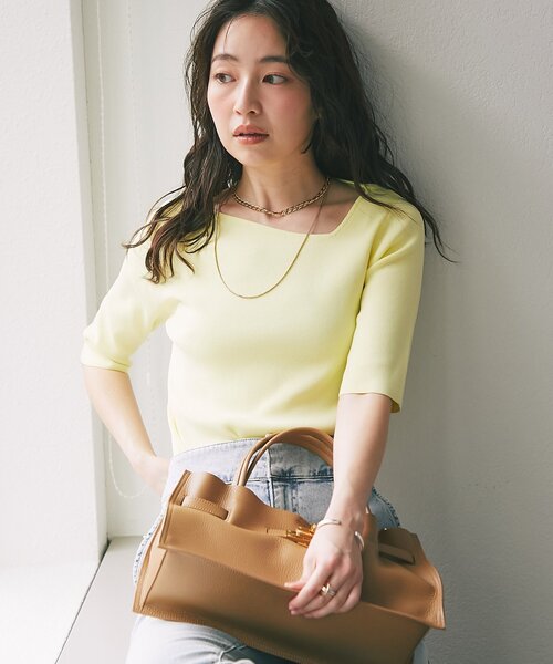 La boutique BonBon（ラブティックボンボン）の「【今すぐお届け！・全骨格おすすめ】クールタッチUVアシメネック5分袖ニット（ニット/セーター・レディース・ホワイト/ピンク/イエロー/ブラック/ネイビー・FREE）」の4枚目の写真