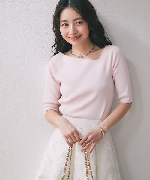 La boutique BonBon（ラブティックボンボン）の「【今すぐお届け！・全骨格おすすめ】クールタッチUVアシメネック5分袖ニット（ニット/セーター・レディース・ホワイト/ピンク/イエロー/ブラック/ネイビー・FREE）」の14枚目の写真