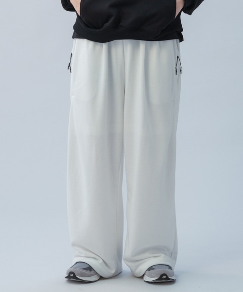 +phenix(プラスフェニックス)の「+phenix(プラスフェニックス) TECH SWEAT WIDE PANTS / テック スウェット ワイドパンツ(スウェットパンツ・メンズ・ブラック/ホワイト/チャコール・M/XL/L)」の2枚目の写真