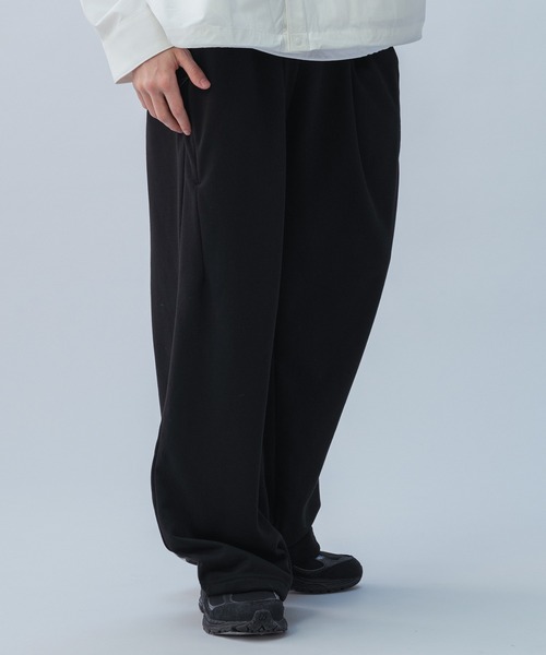 +phenix(プラスフェニックス)の「+phenix(プラスフェニックス) TECH SWEAT WIDE PANTS / テック スウェット ワイドパンツ(スウェットパンツ・メンズ・ブラック/ホワイト/チャコール・M/XL/L)」の1枚目の写真