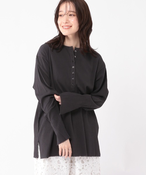 studio CLIP（スタディオクリップ）の「ヘンリーネックスリットブラウス（シャツ/ブラウス・レディース・オフホワイト/ライトブルー/スモーク・FREE）」の7枚目の写真