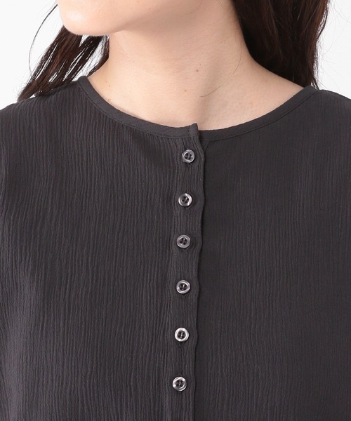 studio CLIP（スタディオクリップ）の「ヘンリーネックスリットブラウス（シャツ/ブラウス・レディース・オフホワイト/ライトブルー/スモーク・FREE）」の18枚目の写真