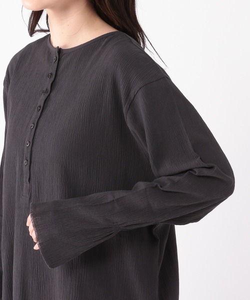 studio CLIP（スタディオクリップ）の「ヘンリーネックスリットブラウス（シャツ/ブラウス・レディース・オフホワイト/ライトブルー/スモーク・FREE）」の19枚目の写真