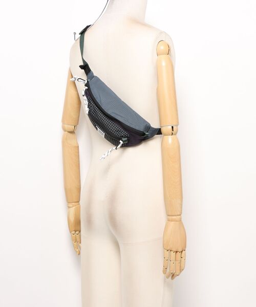 TOPO DESIGNS(トポデザインズ)の「FINE BOYS掲載モデル【TOPO DESIGNS】MOUNTAIN WAIST PACK(ボディバッグ/ウエストポーチ・レディース・オレンジ系/ブラック/ブラック系/ブルー系/イエロー系/パープル系・ONE SIZE)」の14枚目の写真