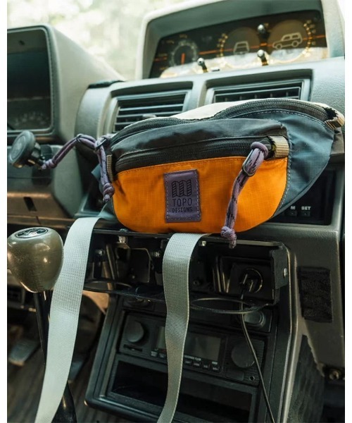 TOPO DESIGNS(トポデザインズ)の「FINE BOYS掲載モデル【TOPO DESIGNS】MOUNTAIN WAIST PACK(ボディバッグ/ウエストポーチ・レディース・オレンジ系/ブラック/ブラック系/ブルー系/イエロー系/パープル系・ONE SIZE)」の19枚目の写真