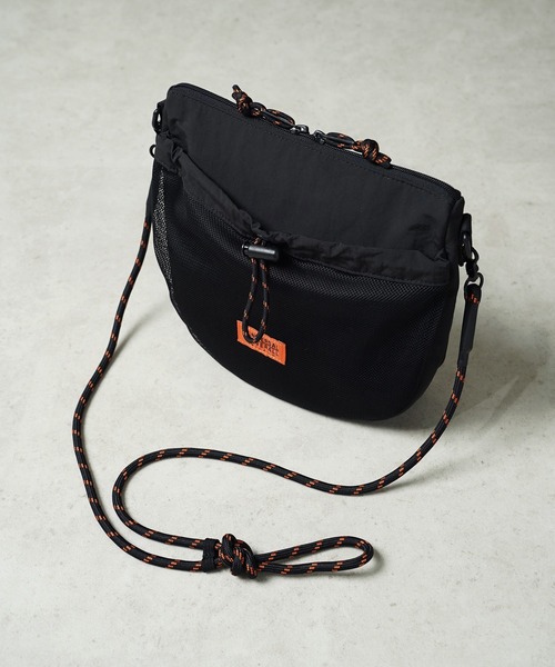 UNIVERSAL OVERALL(ユニバーサルオーバーオール)の「"07"≪UNIVERSAL OVERALL≫2ポケット/6L ザイル フロントメッシュ ラウンド ショルダーバッグ(ショルダーバッグ・メンズ・ブラック/モカ/ライトグレー・ONE SIZE)」の7枚目の写真