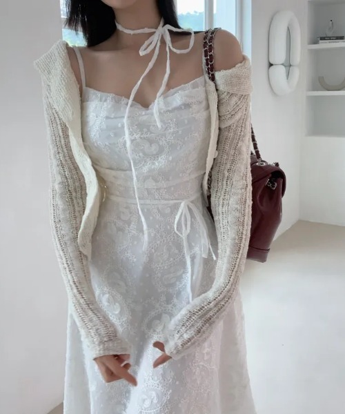 Aelina(エリナ)の「レースリボンキャミワンピース(ワンピース・レディース・ホワイト/ベージュ・FREE)」の3枚目の写真