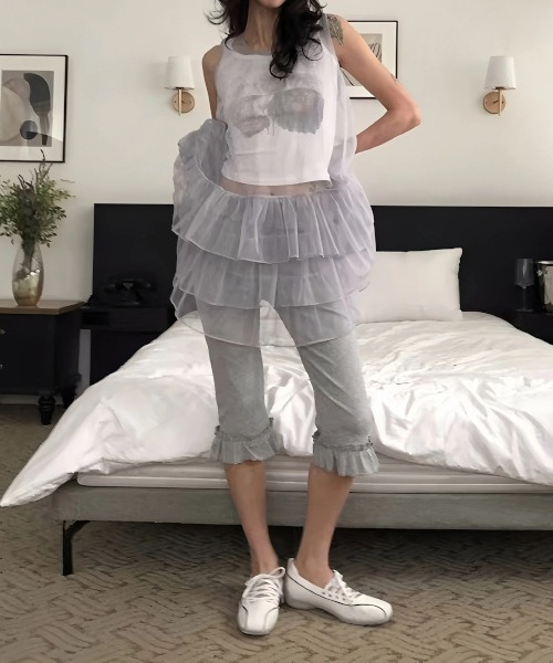 MASHIRO(マシロ)の「フリルカプリパンツ ミモレ丈 スリムバイカー(MA/EKW154)(その他パンツ・レディース・グレー/ブラック・FREE)」の11枚目の写真