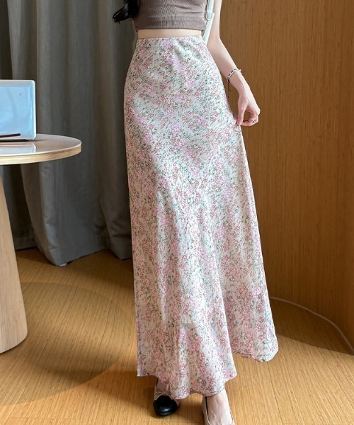 LUCPY(ラクピー)の「フラワーセミフレアロングスカート(スカート・レディース・ピンク/ブラック・MEDIUM/SMALL/X-LARGE/LARGE)」の4枚目の写真