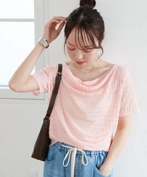 DISCOAT(ディスコート)の「【WEB限定】ジャガードドレープ半袖プルオーバー(Tシャツ/カットソー・レディース・オフホワイト/アイボリー/ブラック/イエロー/ピンク・FREE)」の4枚目の写真