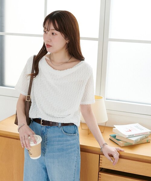 DISCOAT(ディスコート)の「【WEB限定】ジャガードドレープ半袖プルオーバー(Tシャツ/カットソー・レディース・オフホワイト/アイボリー/ブラック/イエロー/ピンク・FREE)」の7枚目の写真