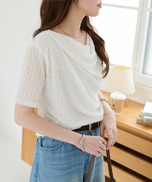 DISCOAT(ディスコート)の「【WEB限定】ジャガードドレープ半袖プルオーバー(Tシャツ/カットソー・レディース・オフホワイト/アイボリー/ブラック/イエロー/ピンク・FREE)」の10枚目の写真