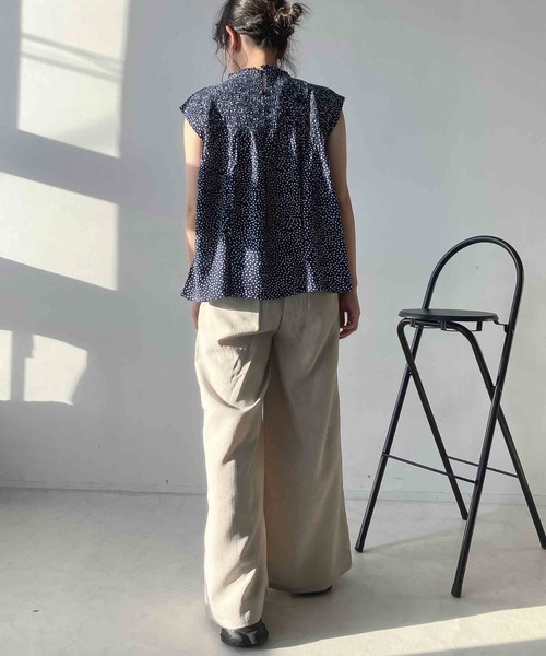 AS KNOW AS plus（アズノゥアズプラス）の「◯衿フリル シャーリングデザインブラウス（シャツ/ブラウス・レディース・ブラック/オフホワイト/ネイビー系/ブルー系・FREE）」の18枚目の写真