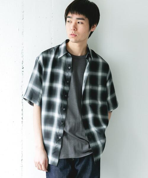 URBAN RESEARCH DOORS(アーバンリサーチドアーズ)の「オンブレチェック レギュラーカラーショートスリーブシャツ(シャツ/ブラウス・メンズ・グレー系その他/ベージュ系その他・MEDIUM/LARGE)」の3枚目の写真