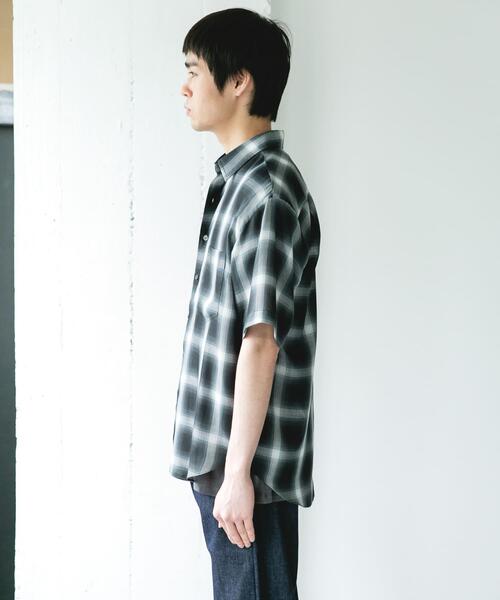 URBAN RESEARCH DOORS(アーバンリサーチドアーズ)の「オンブレチェック レギュラーカラーショートスリーブシャツ(シャツ/ブラウス・メンズ・グレー系その他/ベージュ系その他・MEDIUM/LARGE)」の10枚目の写真