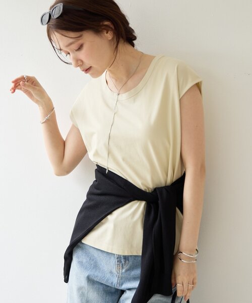 DISCOAT(ディスコート)の「【Noka】UネックフレンチTシャツ(Tシャツ/カットソー・レディース・ブラック/アイボリー/オフホワイト・FREE)」の2枚目の写真