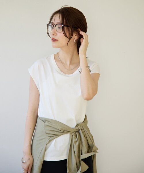 DISCOAT(ディスコート)の「【Noka】UネックフレンチTシャツ(Tシャツ/カットソー・レディース・ブラック/アイボリー/オフホワイト・FREE)」の14枚目の写真