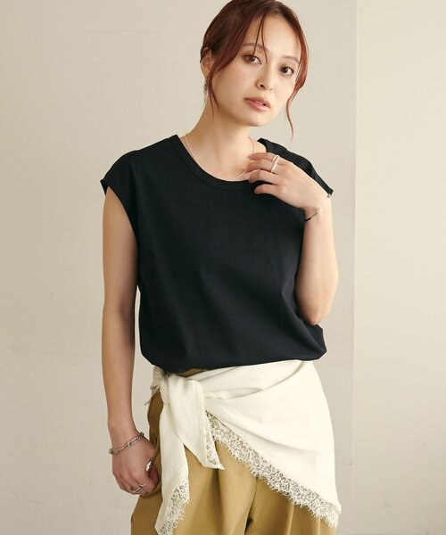 DISCOAT(ディスコート)の「【Noka】UネックフレンチTシャツ(Tシャツ/カットソー・レディース・ブラック/アイボリー/オフホワイト・FREE)」の6枚目の写真