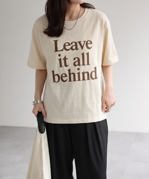 ap retro(アプレトロ)の「ニュアンスロゴフロッキープリントTシャツ / 大人カジュアル(Tシャツ/カットソー・レディース・ホワイト/アイボリー/ブラウン・FREE)」の2枚目の写真