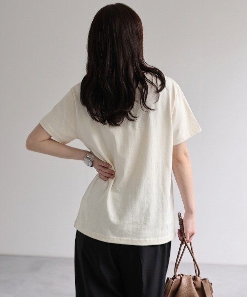 ap retro(アプレトロ)の「ニュアンスロゴフロッキープリントTシャツ / 大人カジュアル(Tシャツ/カットソー・レディース・ホワイト/アイボリー/ブラウン・FREE)」の16枚目の写真