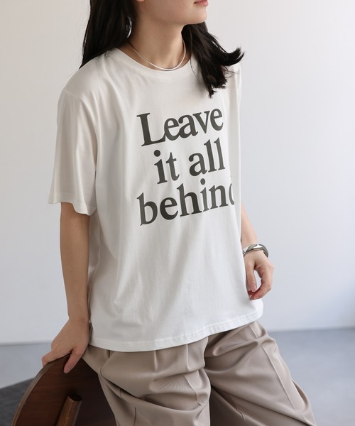 ap retro(アプレトロ)の「ニュアンスロゴフロッキープリントTシャツ / 大人カジュアル(Tシャツ/カットソー・レディース・ホワイト/アイボリー/ブラウン・FREE)」の4枚目の写真